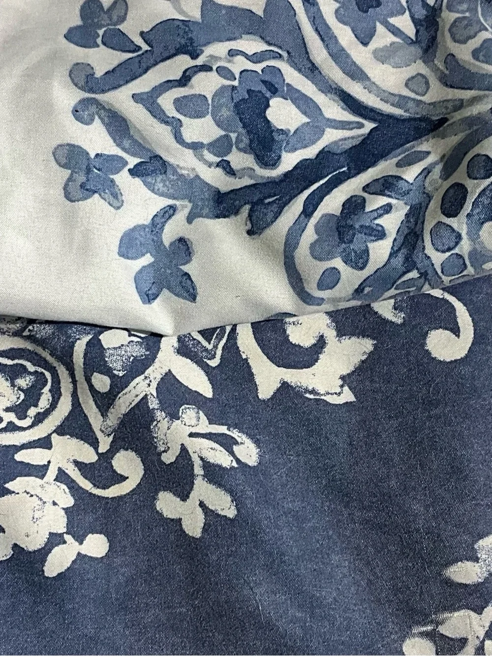 Reversible queen size comforter, +2 sham  Navy and White Paisley Print Textile
